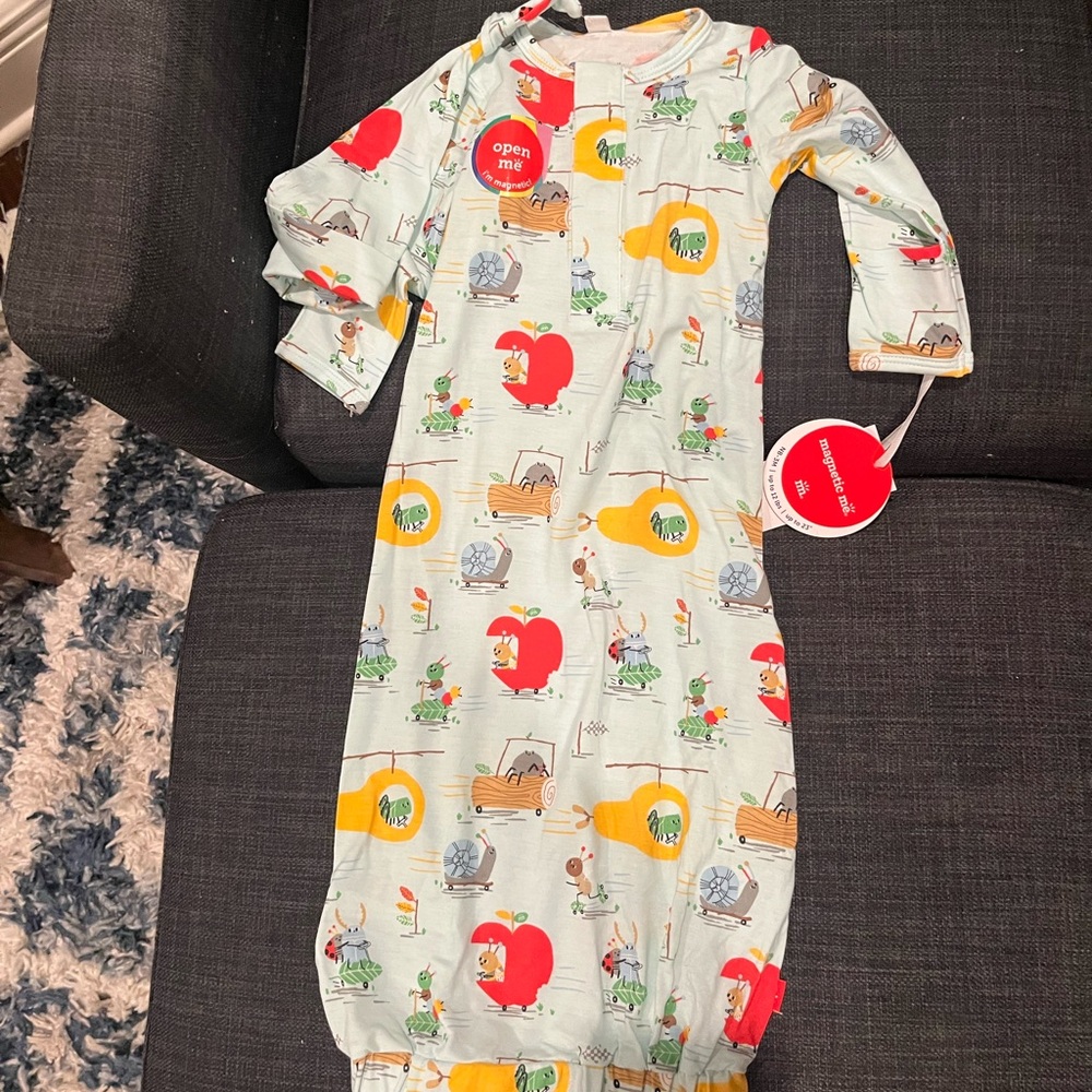 Magneticme Fruity Peddlers gown and hat. Brand new with tags